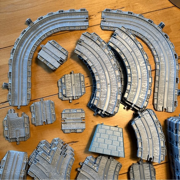 Thomas & Friends Take Along Tracks Lot - Picture 2 of 8